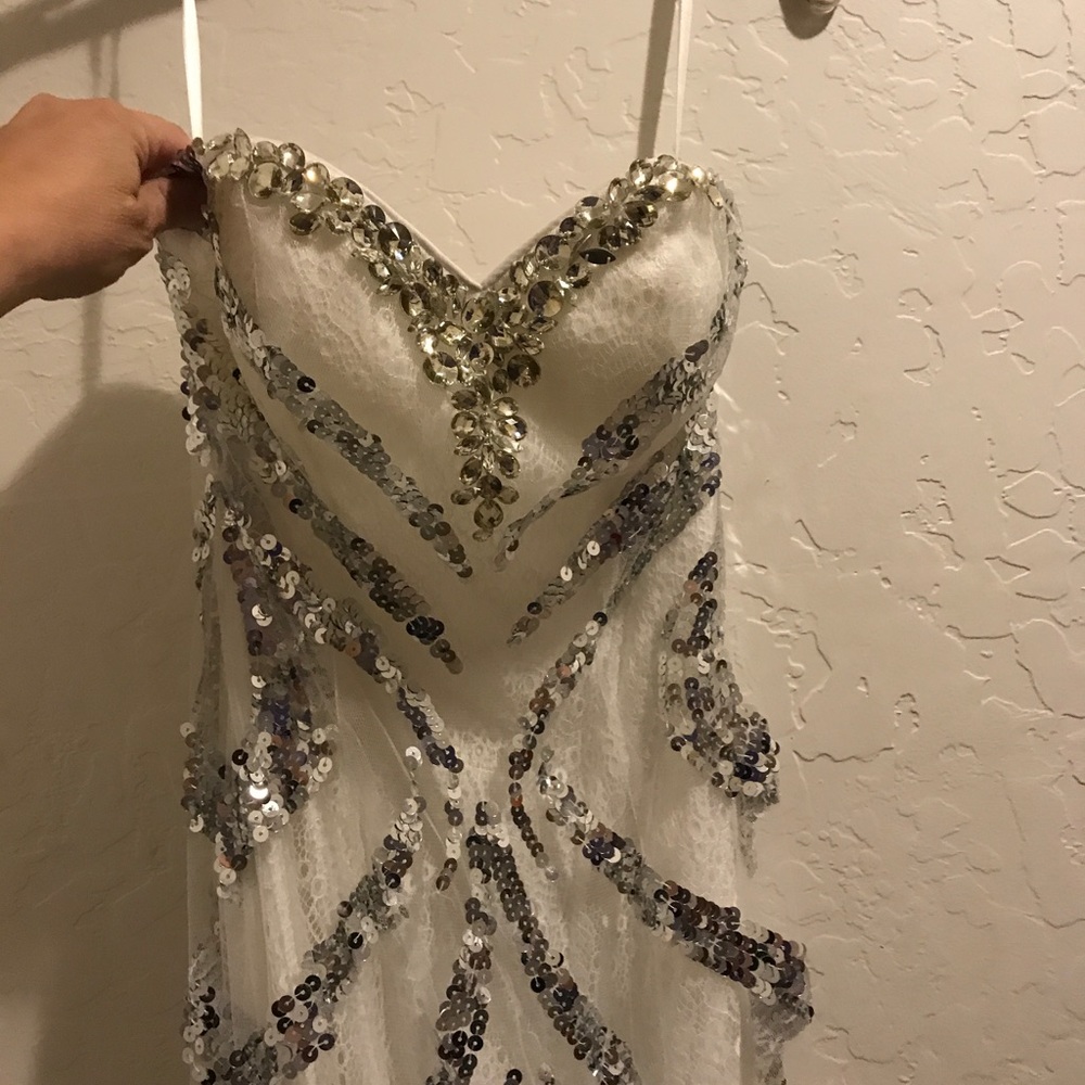Formal dress - Picture 4 of 5