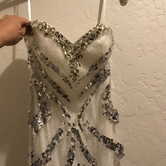 Formal dress - Picture 4 of 5