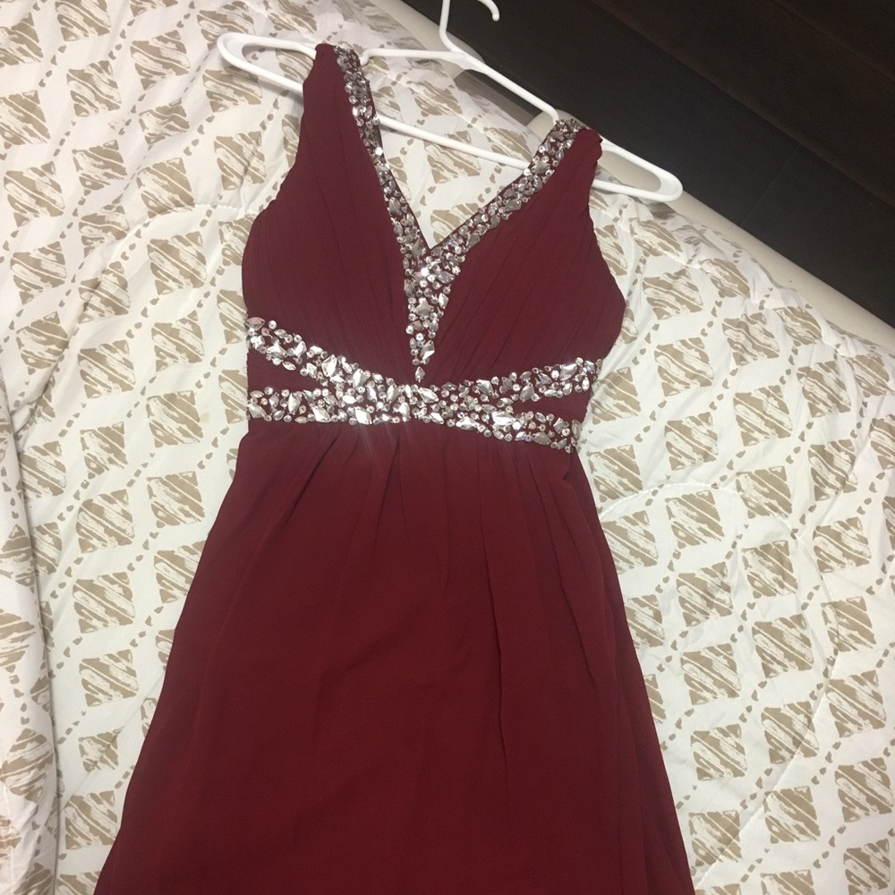 Red wine flowy prom dress. size small