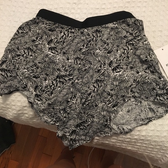 NWT RVCA flowy shorts from Diane's - Picture 2 of 2