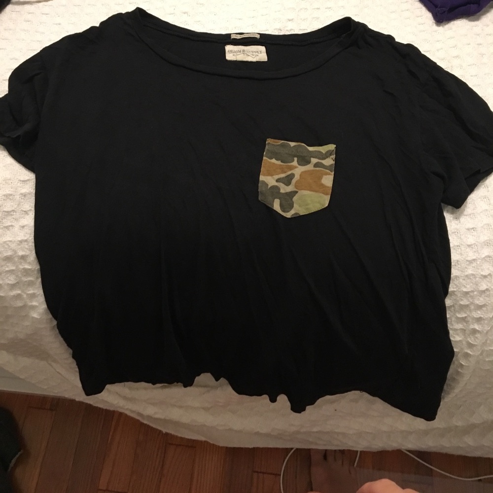 Distressed-looking shirt w/ cargo print pocket