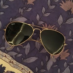 • Rayban Aviator Sunglasses • • Rayban Aviator Sunglasses •