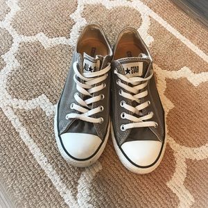 Women's Converse Size 8