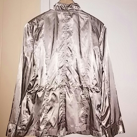 Chico's windbreaker jacket. Front pockets, zipper - Picture 2 of 3