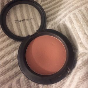 MAC Blush in Blushbaby