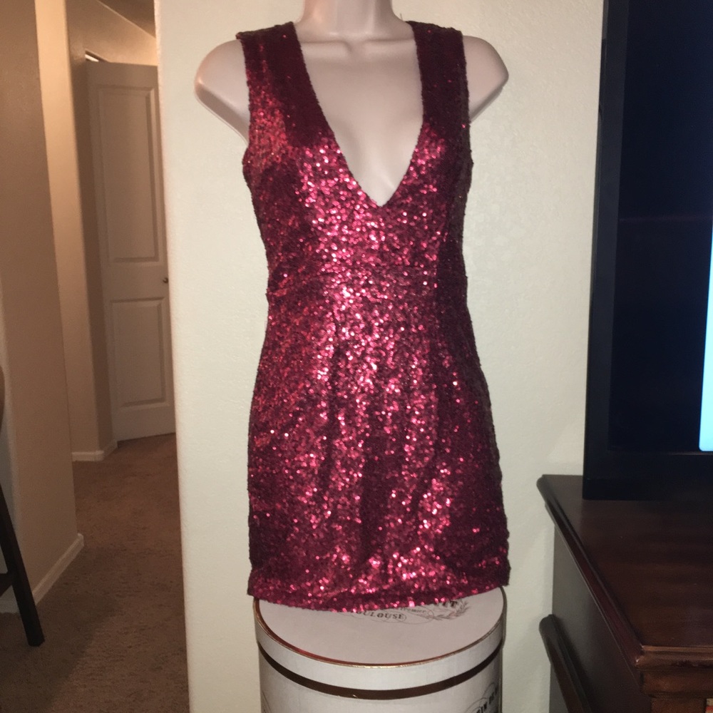 TOBI RED SEQUIN DRESS SIZE S