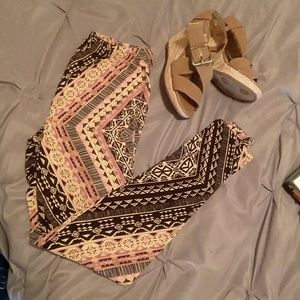 NWOT Kathy 🎀 Tribal Print Leggings  (One Size)