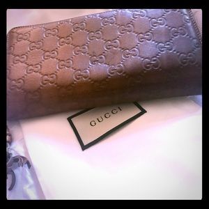 Gucci leather Wallet! 100% Authentic Gucci leather Wallet! 100% Authentic
