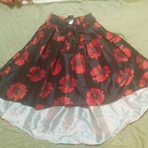 NWT Size M Flowy black and red Assymetrical skirt