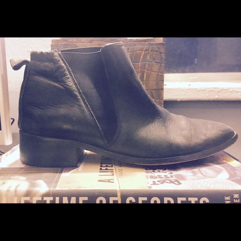 Fine leather ankle boots