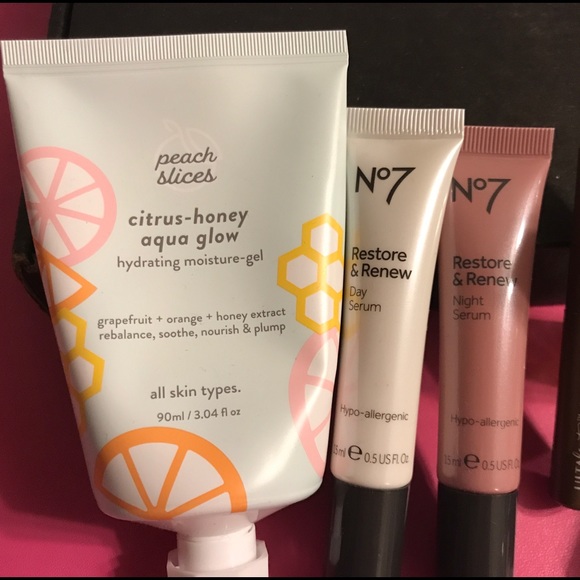 Makeup Bundle - Picture 2 of 3