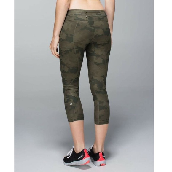 RARE NWOT Lululemon Camo Inspire Crops! - Picture 4 of 16