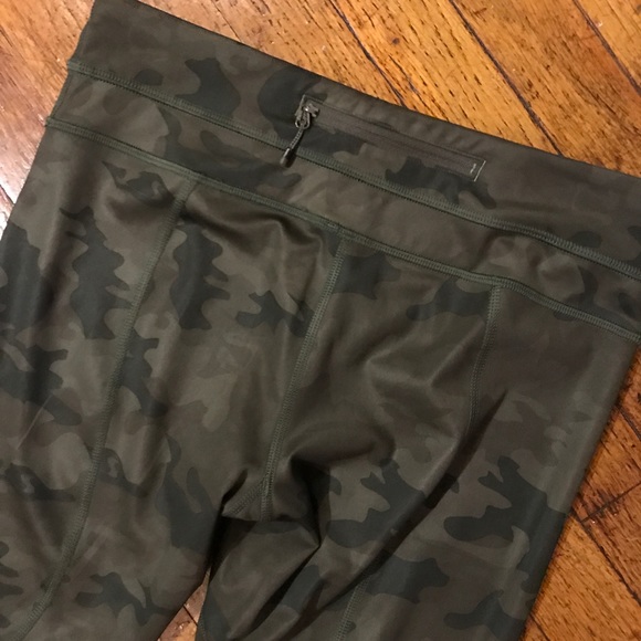 RARE NWOT Lululemon Camo Inspire Crops! - Picture 12 of 16
