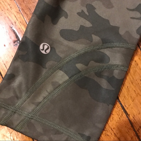 RARE NWOT Lululemon Camo Inspire Crops! - Picture 14 of 16