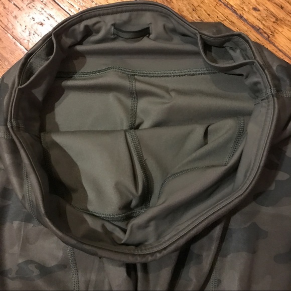 RARE NWOT Lululemon Camo Inspire Crops! - Picture 15 of 16