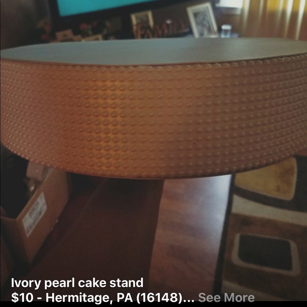 Used ivory pearl 🎂 cake stand