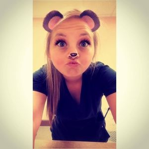 Meet your Posher, Lorie