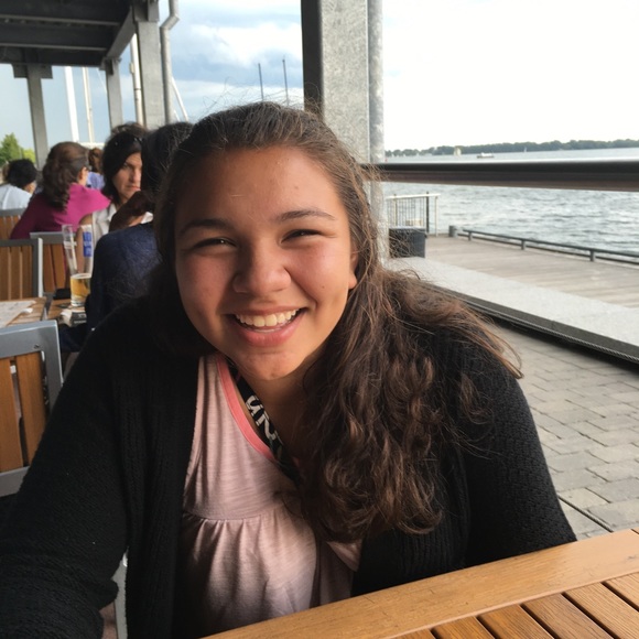 Meet your Posher, Sofia - Picture 1 of 1