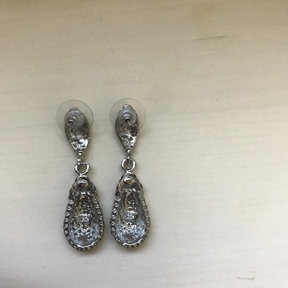 🔵 SALE NWOT Macy's silver sparkle dangle earrings - Picture 5 of 8