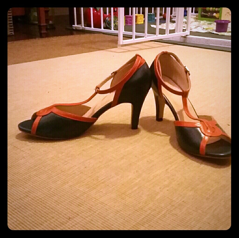 Unique leather pumps NEVER WORN