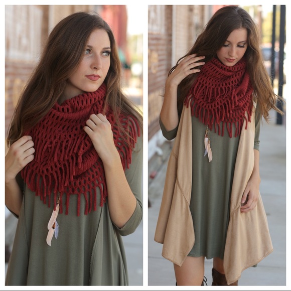 ✨LAST ONE ✨ Rust fringe infinity scarf - Picture 3 of 4