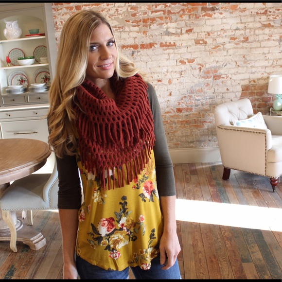 ✨LAST ONE ✨ Rust fringe infinity scarf - Picture 2 of 4