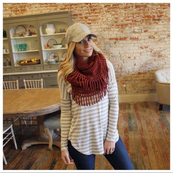 ✨LAST ONE ✨ Rust fringe infinity scarf - Picture 4 of 4