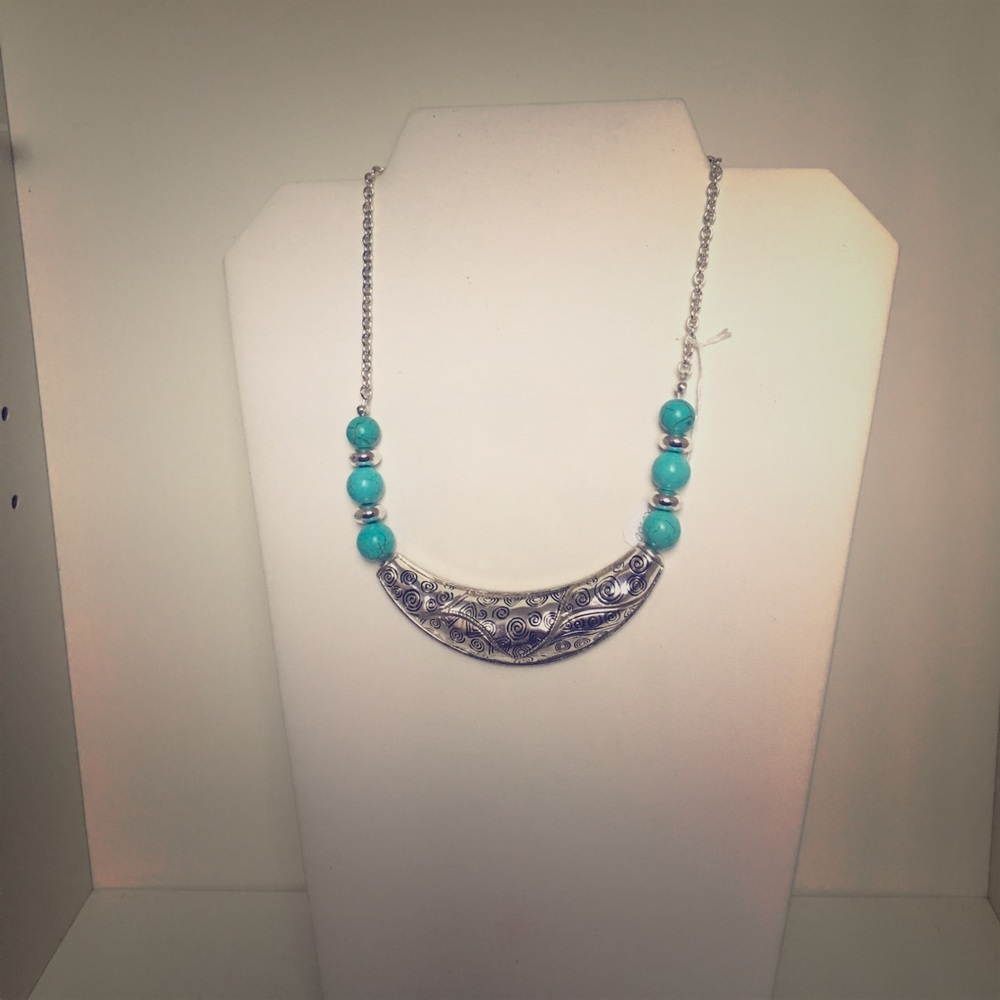 Turquoise bead necklace
