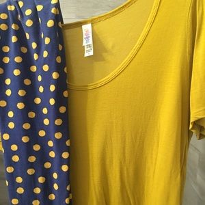 LulaRoe outfit!! Small top. OS leggings