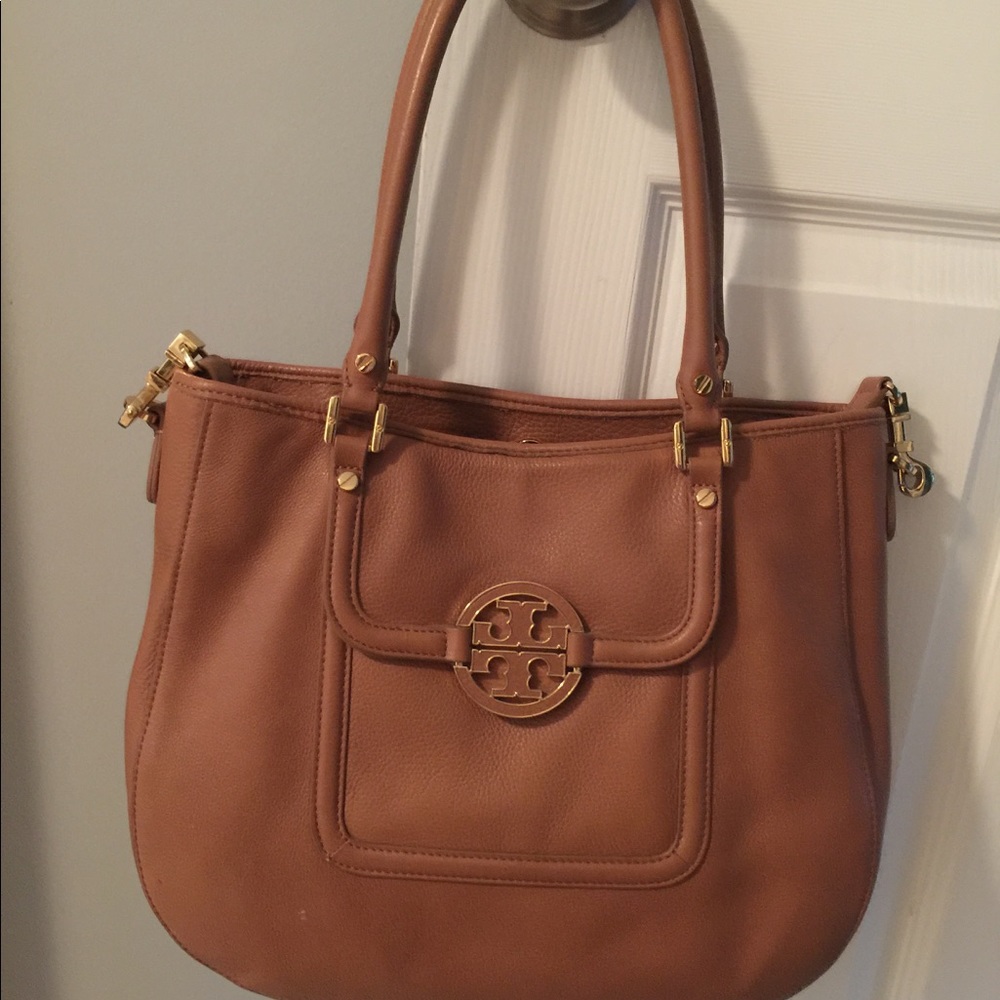 Tory Burch Amanda Classic Hobo in Tan