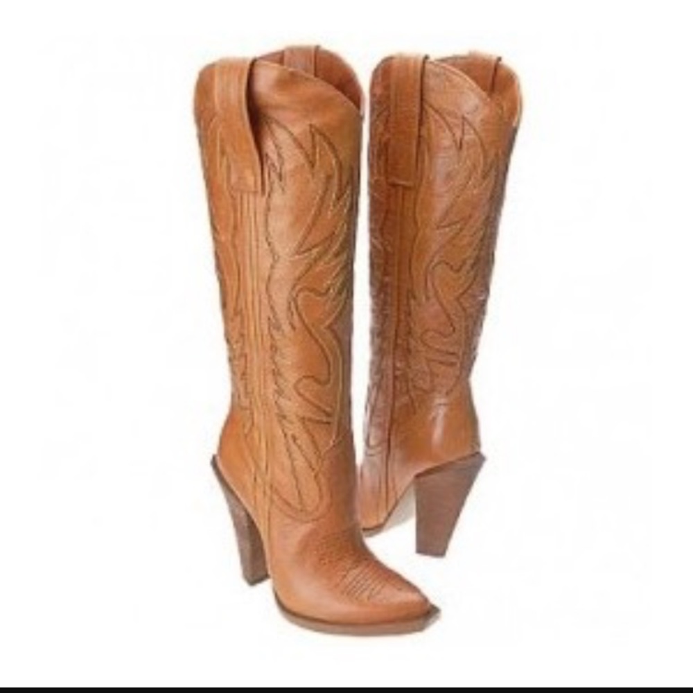 Jessica Simpson Alan boot.