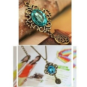 Antique style pendant necklace