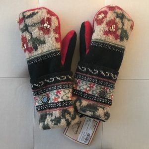 Embroidered upNorthmittens brand-new.