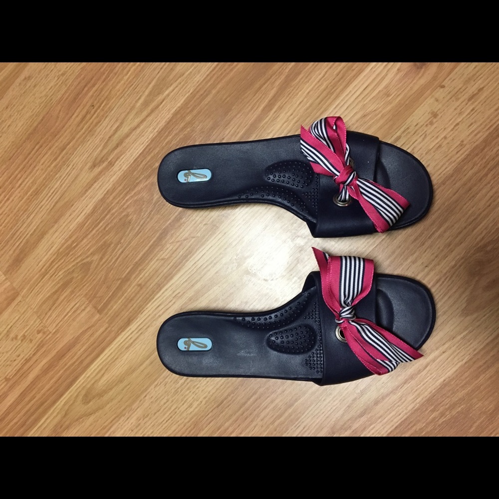 Oka Bee Sandals NEW!!