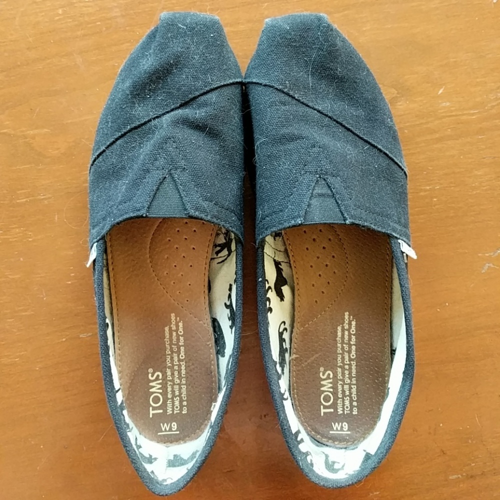 Black TOMS size 9