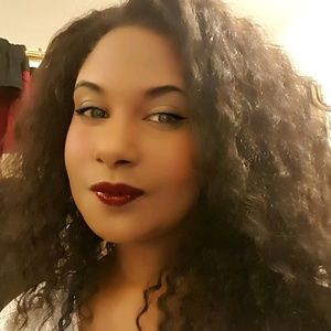 Meet your Posher, Lia