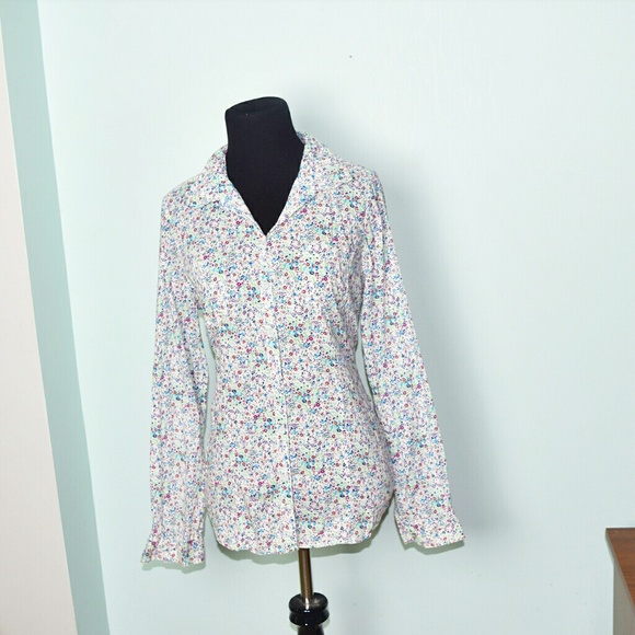 Tops - Adorable Pink Mini Floral Print Button Down Top