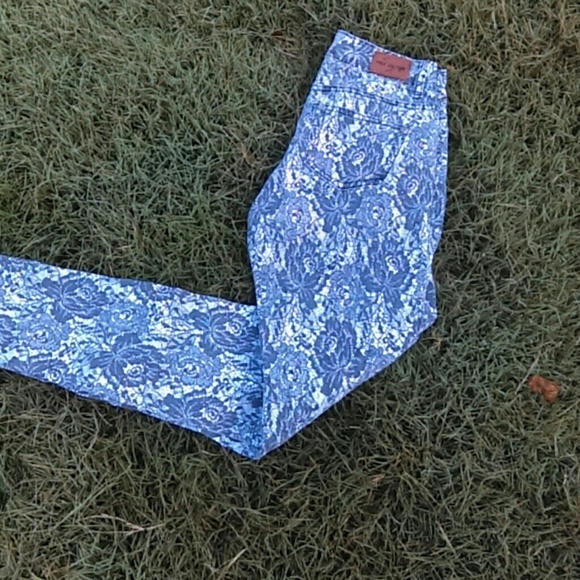 Free Culture black/white floral skinny jeans - Picture 3 of 4