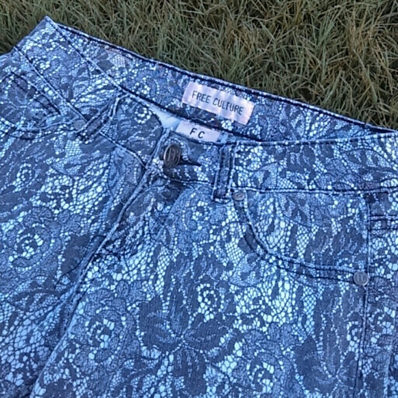 Free Culture black/white floral skinny jeans - Picture 4 of 4