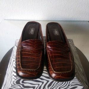 HAROLD POWELL crocodile flat mule