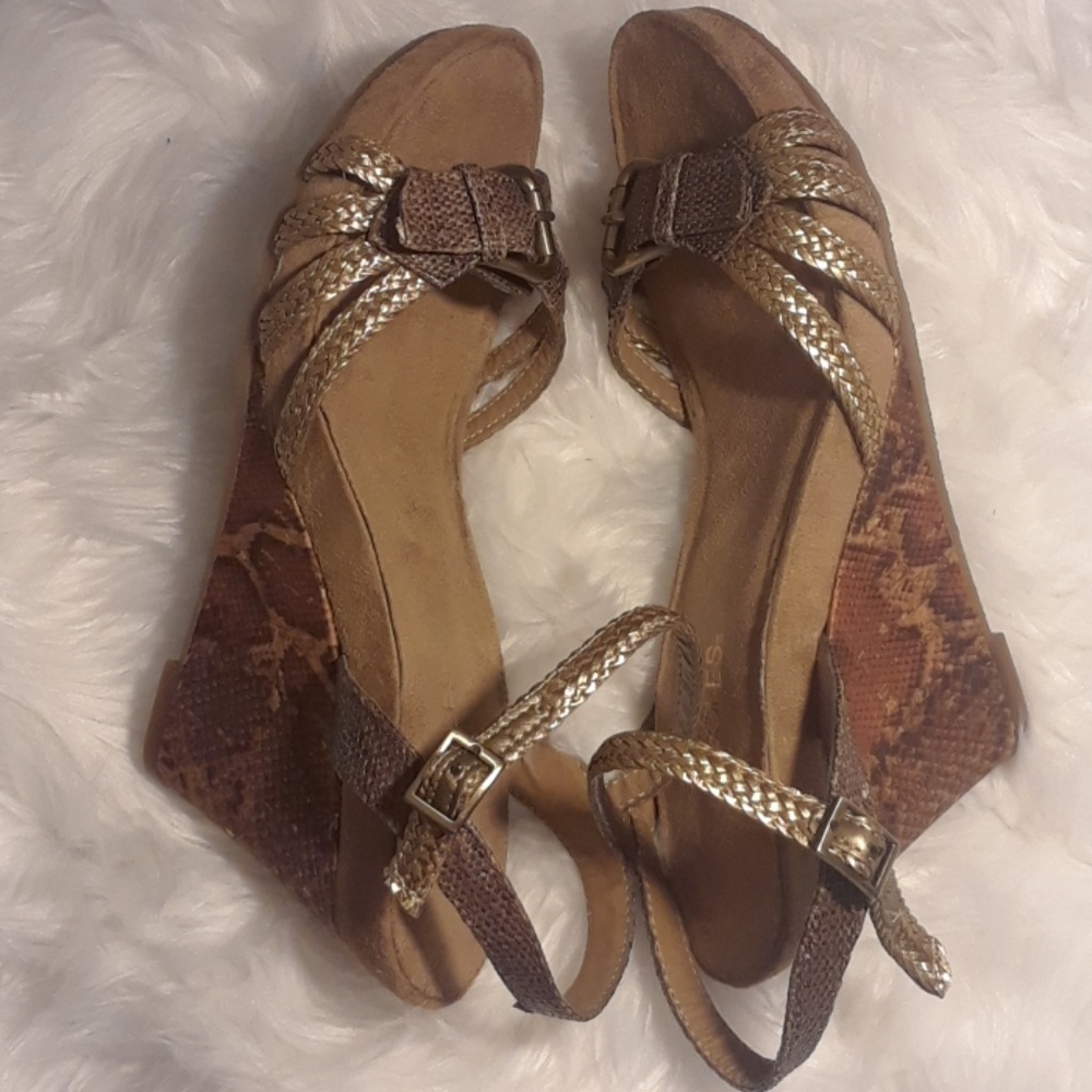 🚫SOLD🚫Aerosoles "Plush Around" Wedge Sandals