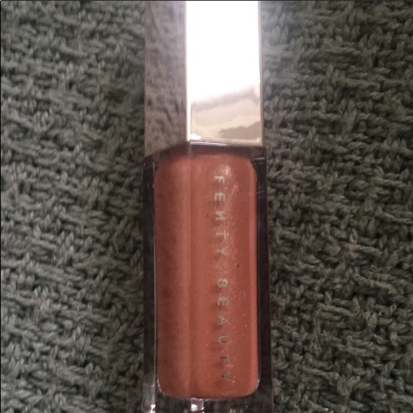 ONLY 1 LEFT! FENTY BEAUTY FENTY GLOW GLOSS BOMB - Picture 2 of 7