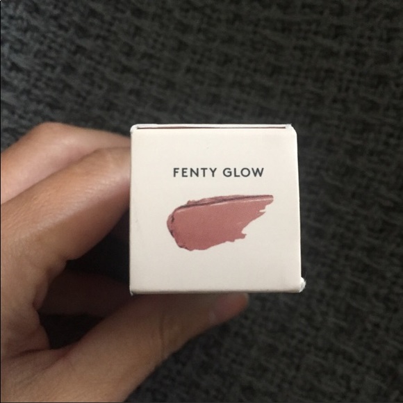 ONLY 1 LEFT! FENTY BEAUTY FENTY GLOW GLOSS BOMB - Picture 5 of 7