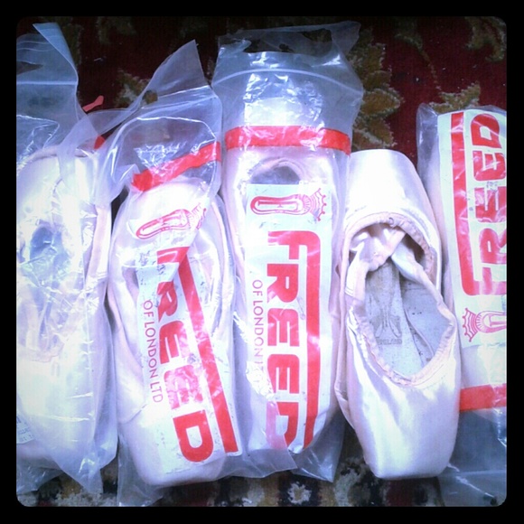 Old Freed of London Pointe Shoes - Picture 1 of 3
