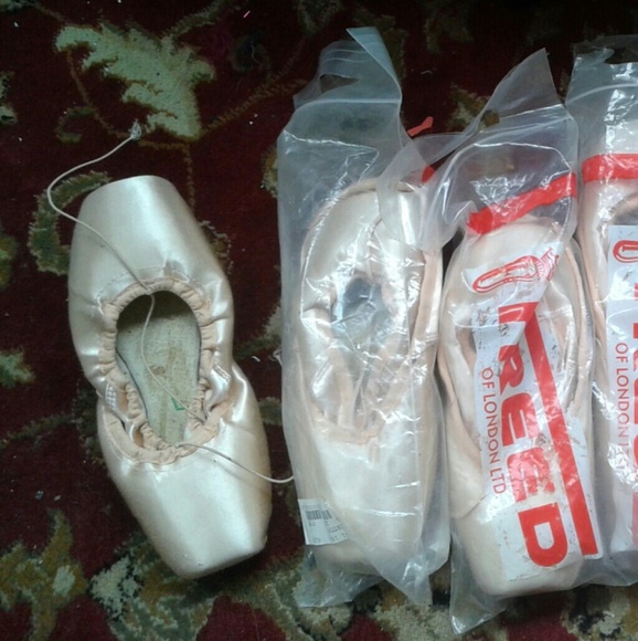 Old Freed of London Pointe Shoes - Picture 2 of 3