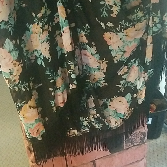 Chiffon flowered kimono - Picture 2 of 4