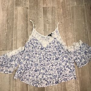 ❄️ F21 Cold Shoulder Top ❄️ ❄️ F21 Cold Shoulder Top ❄️
