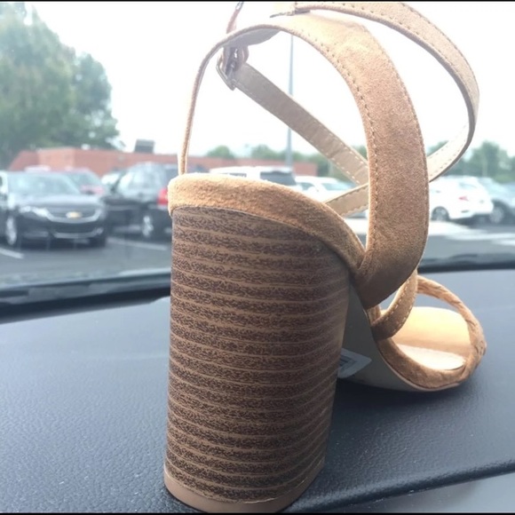 Brown strappy chuncky heeled sandal - Picture 2 of 3