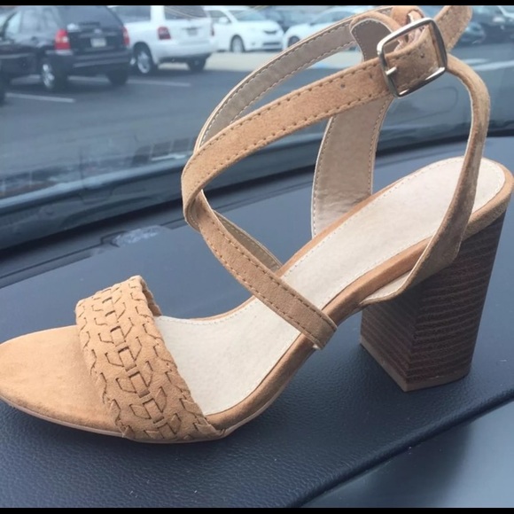 Brown strappy chuncky heeled sandal - Picture 3 of 3