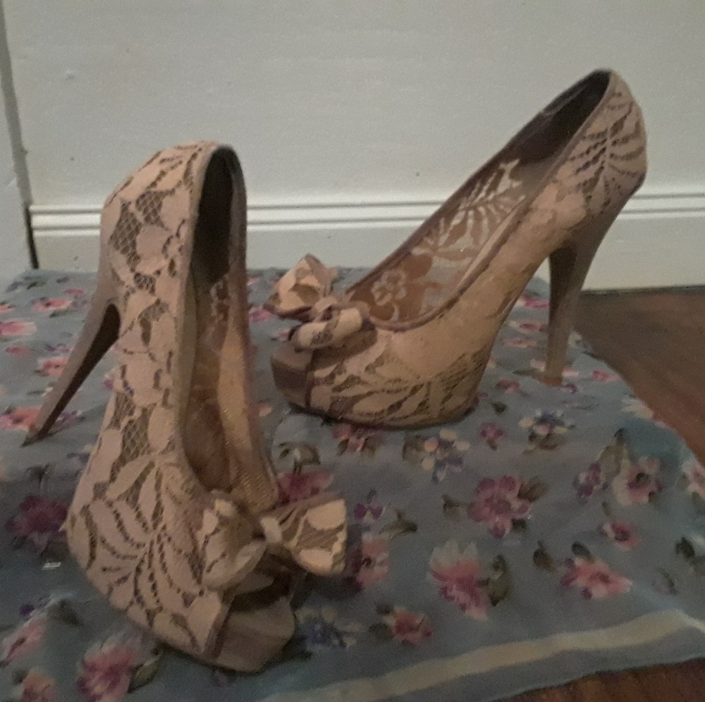 Pink laced Chinese Laundry heels